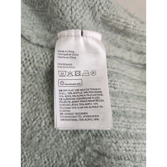 H & M ~Woman Size L~ Light Green Wool/Alpaca Blend Crop Boxy Sweater. - Picture 4 of 16